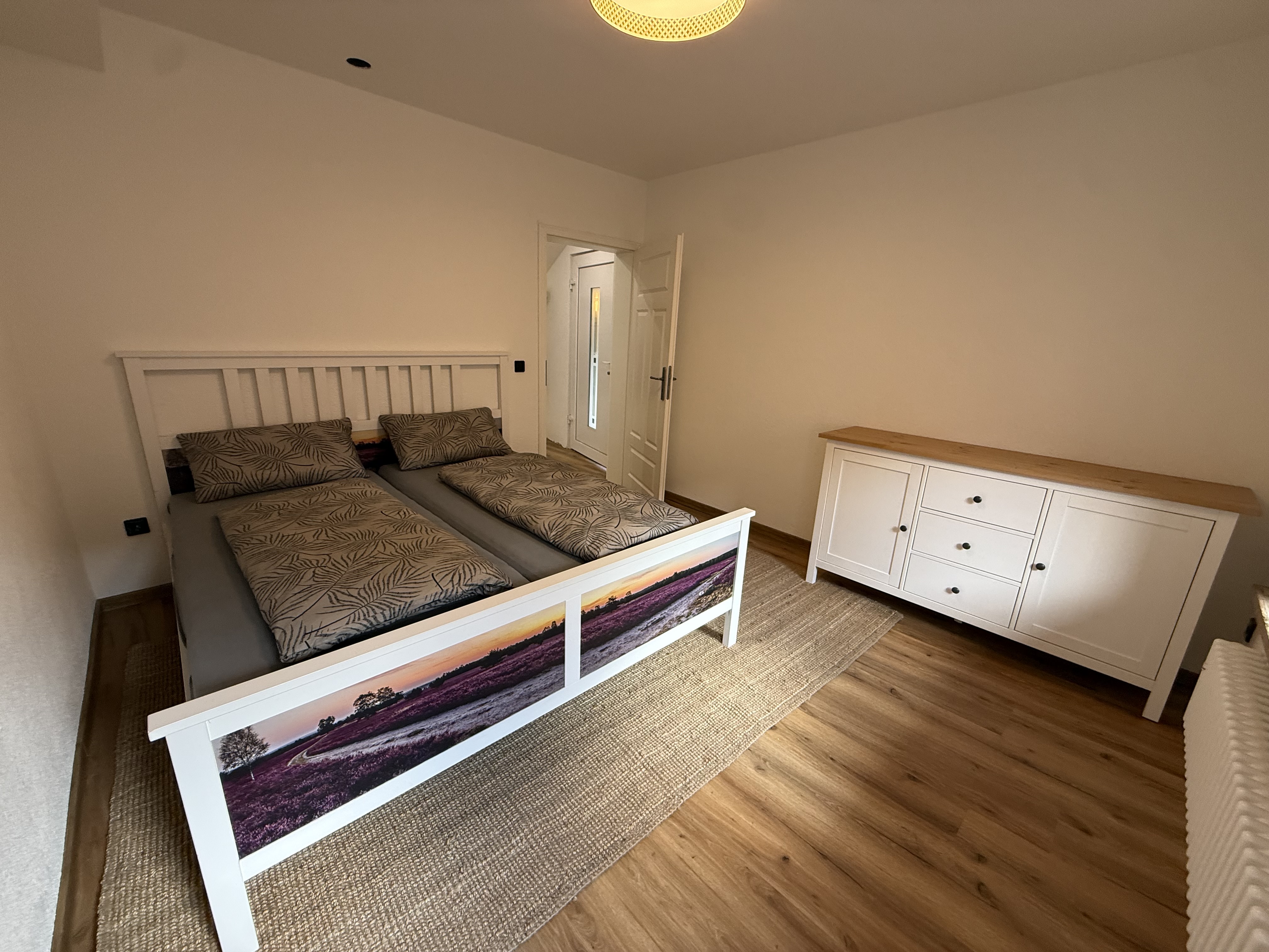 Schlafzimmer 1